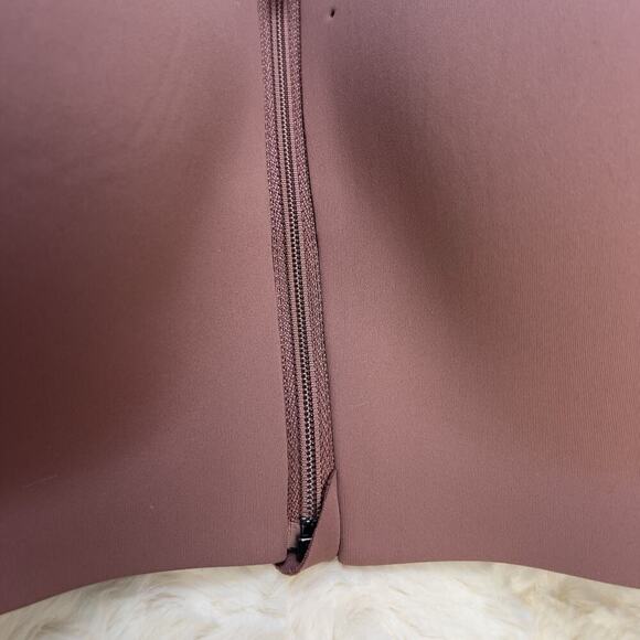 Victoria’s Secret Rosewood Featherweight Max Sports Bra Zip Strappy Back 34DDD - Picture 4 of 6